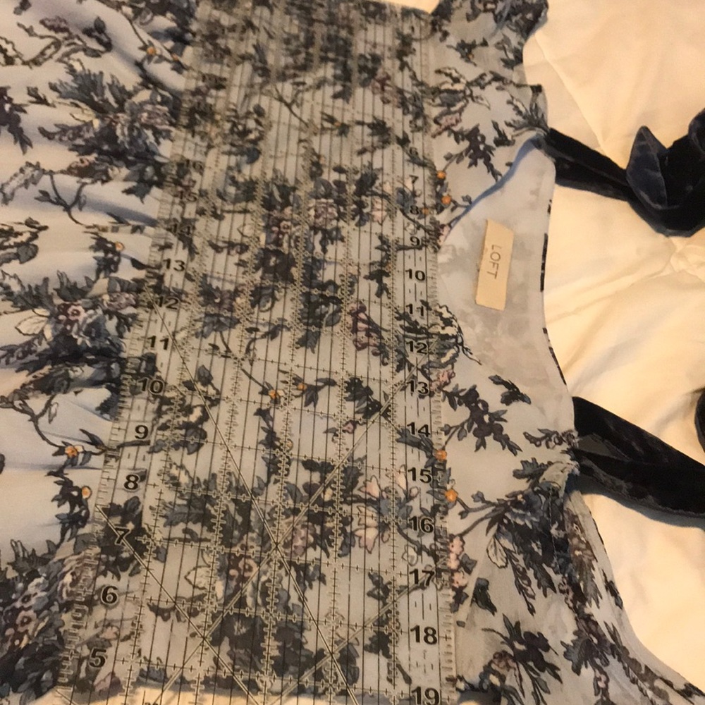 Loft top cold shoulder floral - Picture 2 of 5